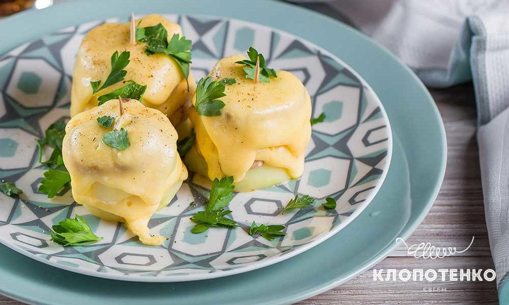 Закуска з картоплі з грибами і сиром