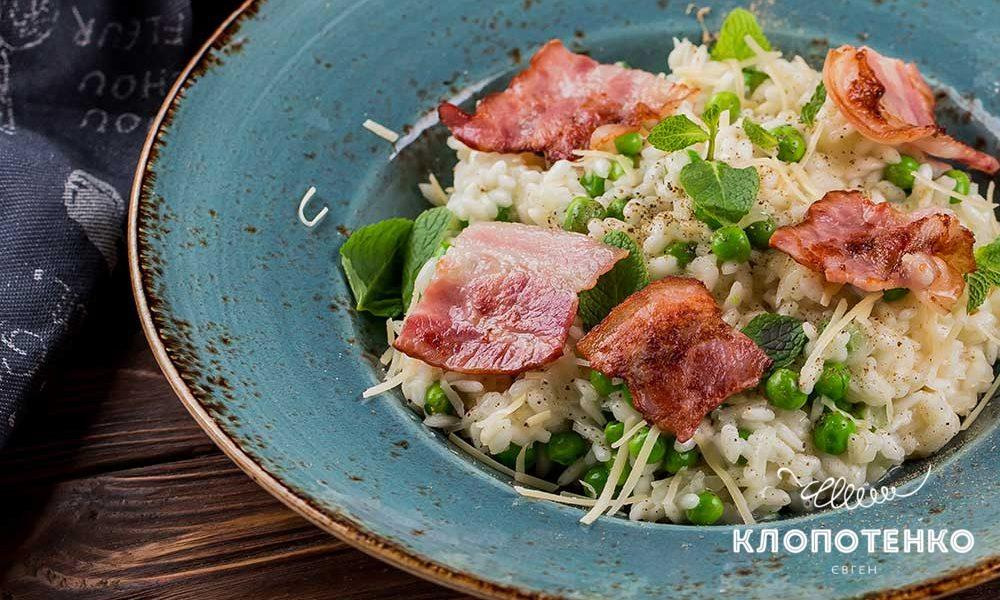Ризотто с зеленым горошком и беконом