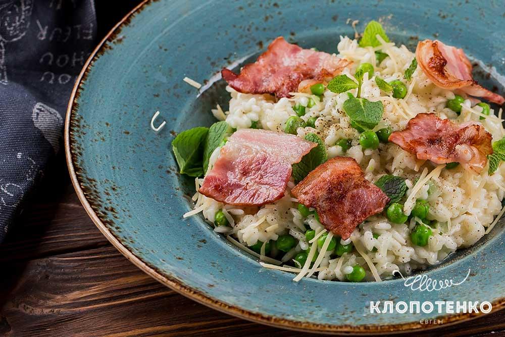 Ризото із зеленим горошком і беконом