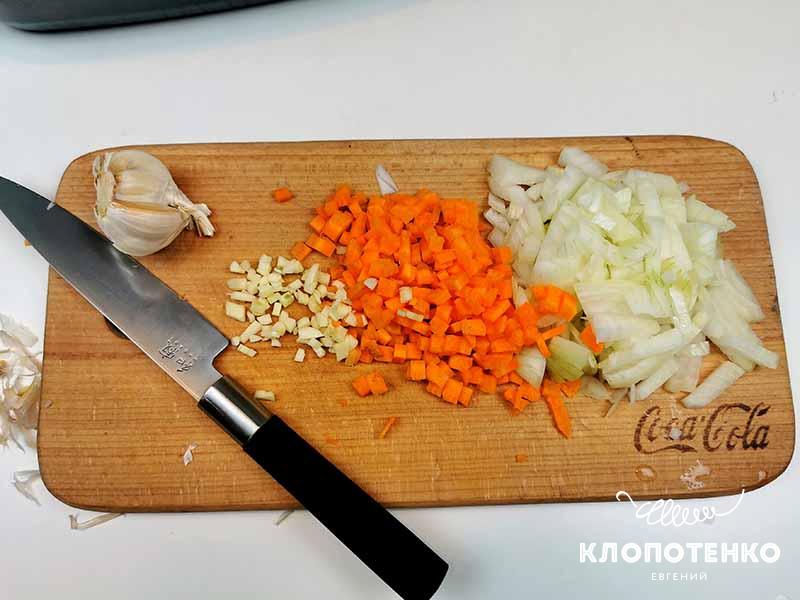подготовка овощей для куриного паштета