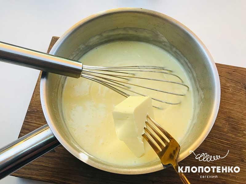 Добавьте 50 г сливочного масла