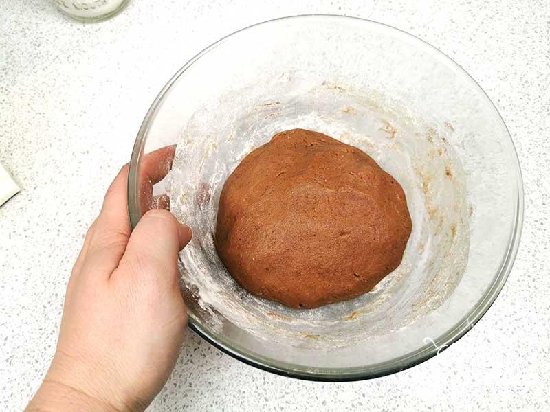 Замесите тесто