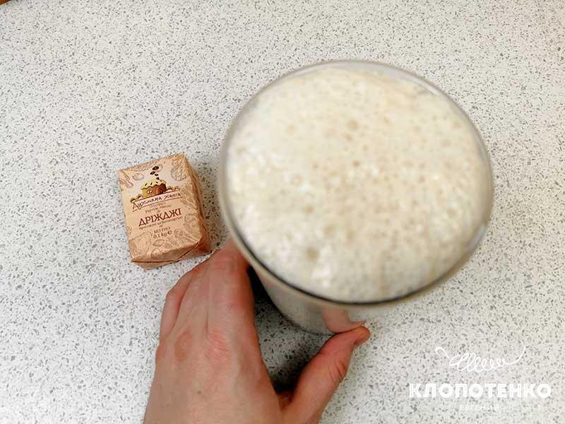 Растворите дрожжи