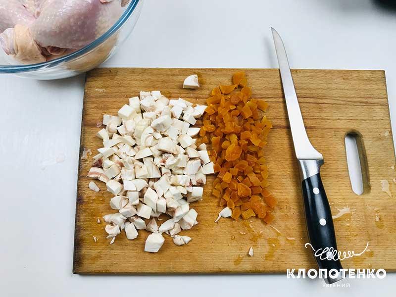 Подготовьте начинку для курицы