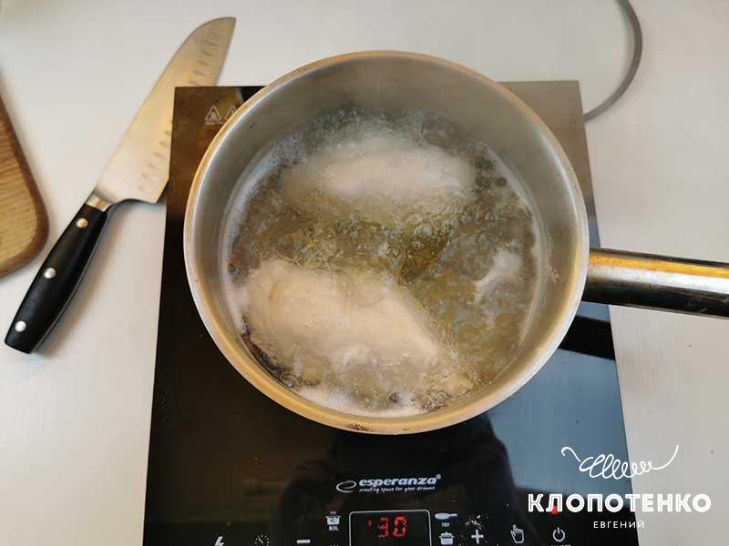 Куриное филе отварите