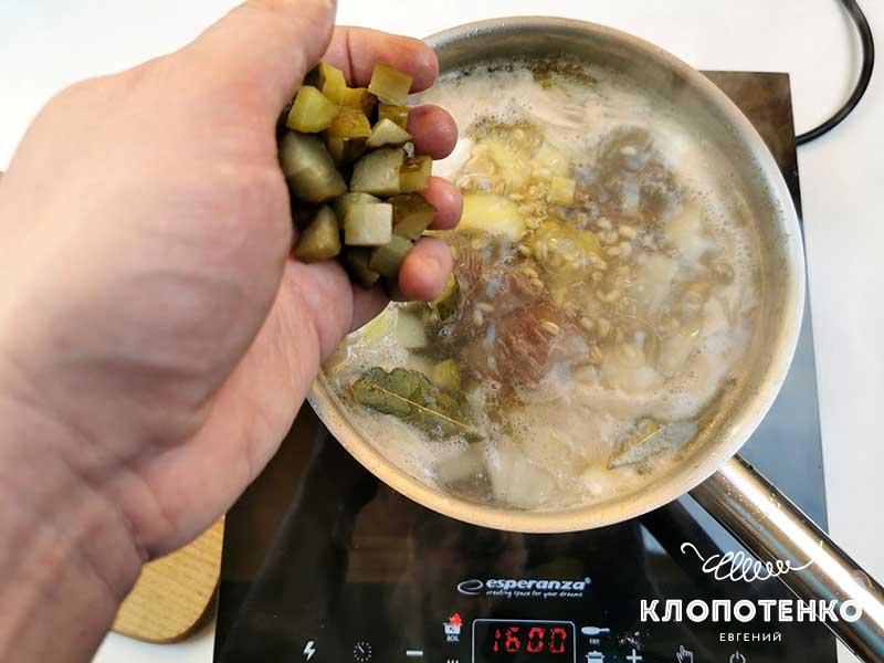 Добавьте огурцы