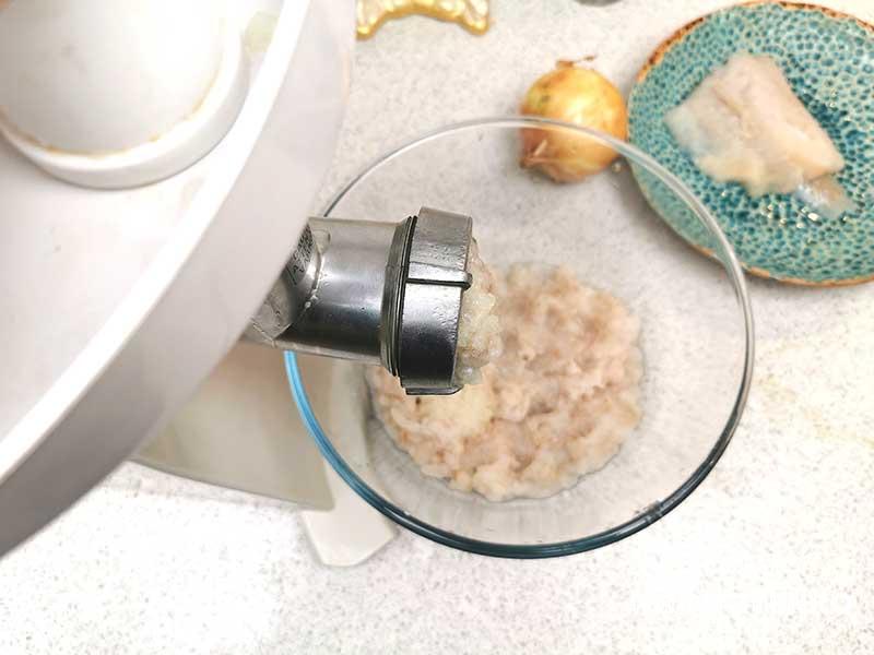 Минтай пропустите через мясорубку