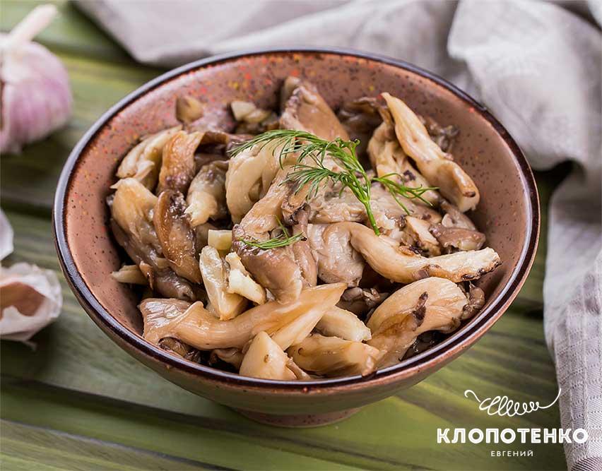 Вешенки с чесноком