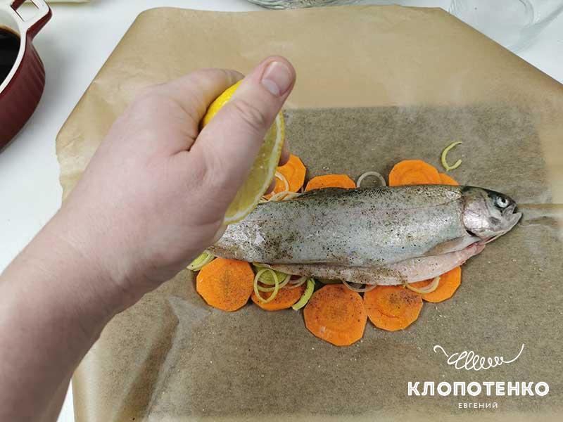 Полейте лимонным соком