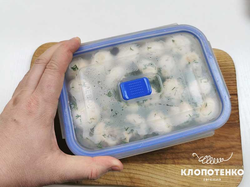 Накройте крышкой и отставьте до полного остывания