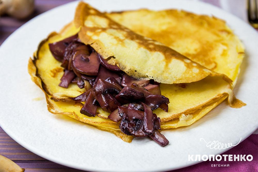 Млинці з грибами