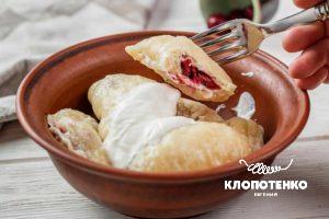 Вареники з вишнею на парі