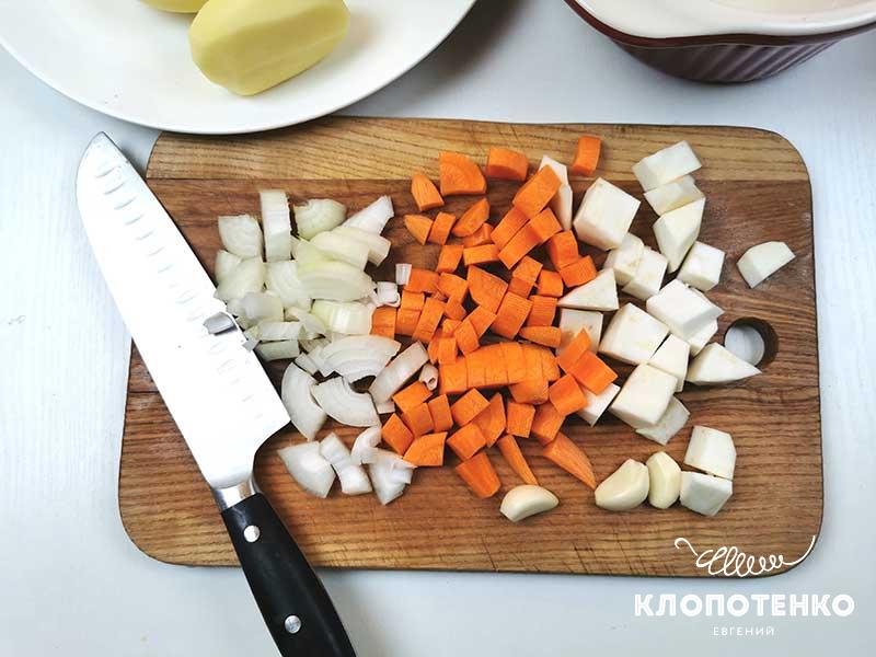 Нарежьте овощи