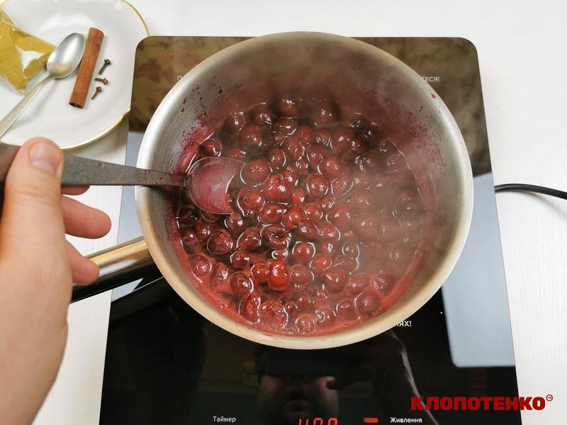 Відварювання вишень з цукром