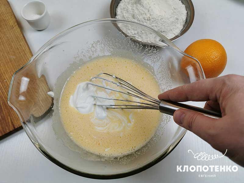Добавьте сметану