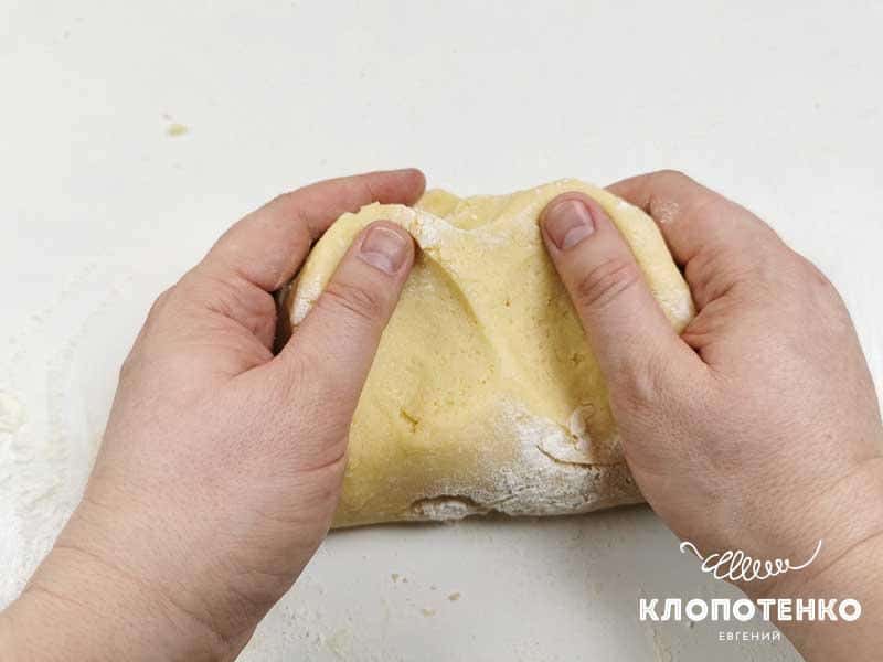 Замесите тесто