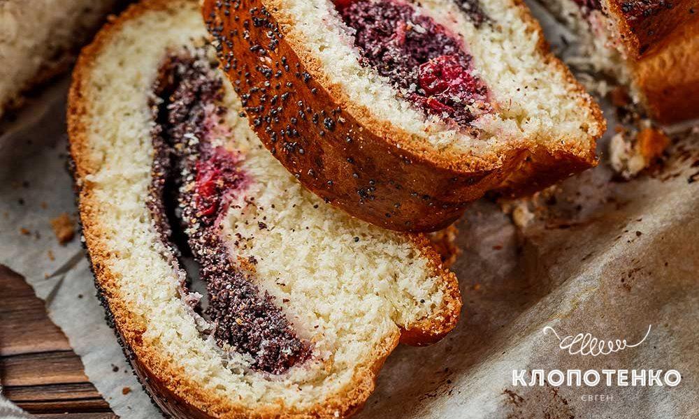 Рулет з маком і вишнями