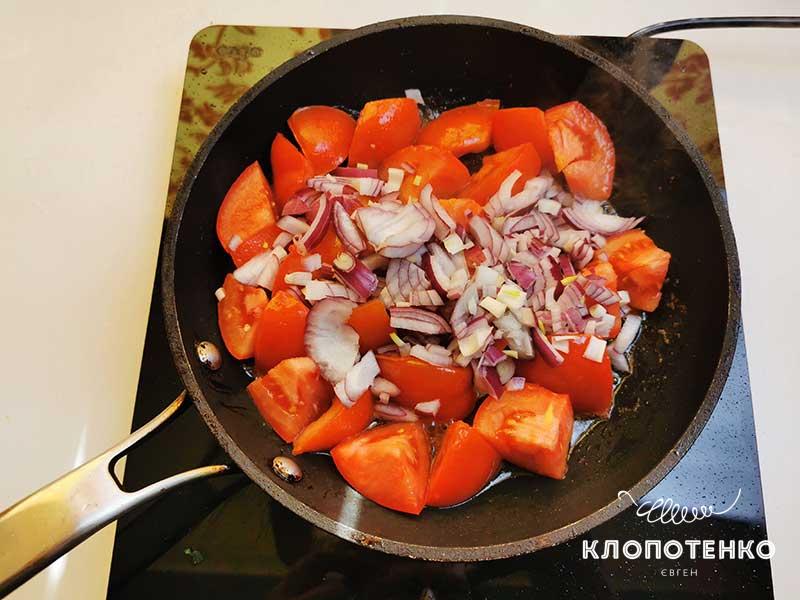 Добавьте измельченный лук