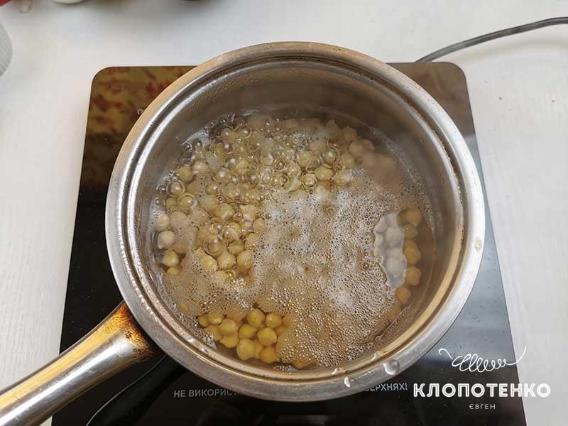 Варите нут в подсоленной воде