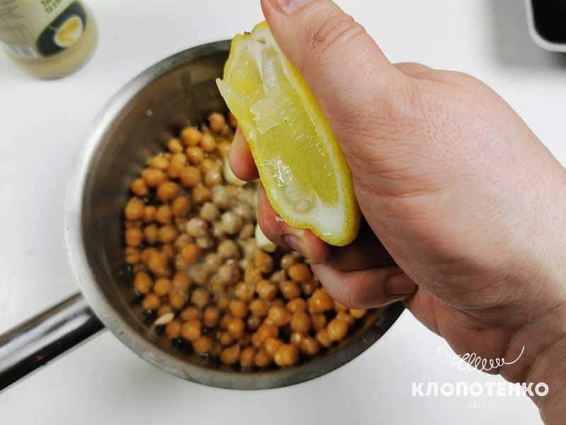 Добавьте сок лимона