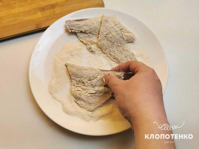 Запанируйте в манке