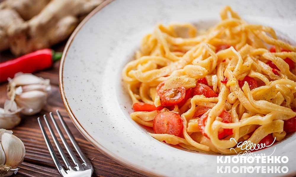Homemade-pasta-with-garlic-and-ginger-sauce