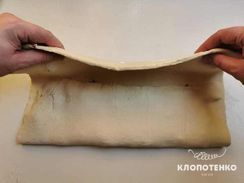 Накройте начинку тестом