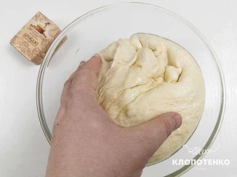 Аккуратно обомните тесто