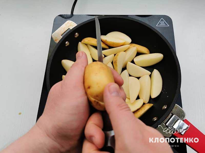 Разрежьте картофель