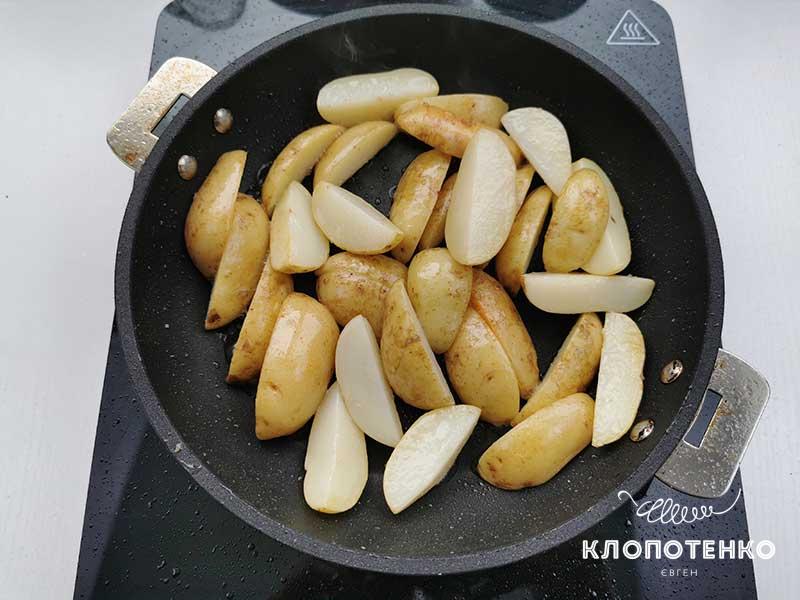 Обжарьте картофель