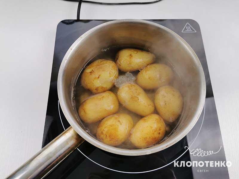 Отварите картофель