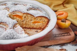 Кукурудзяний пиріг з абрикосами