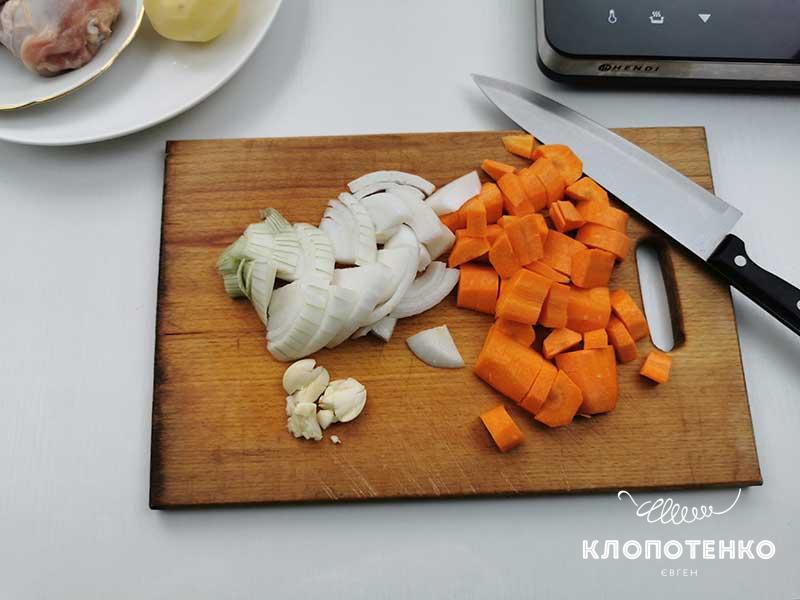 Нарежьте овощи