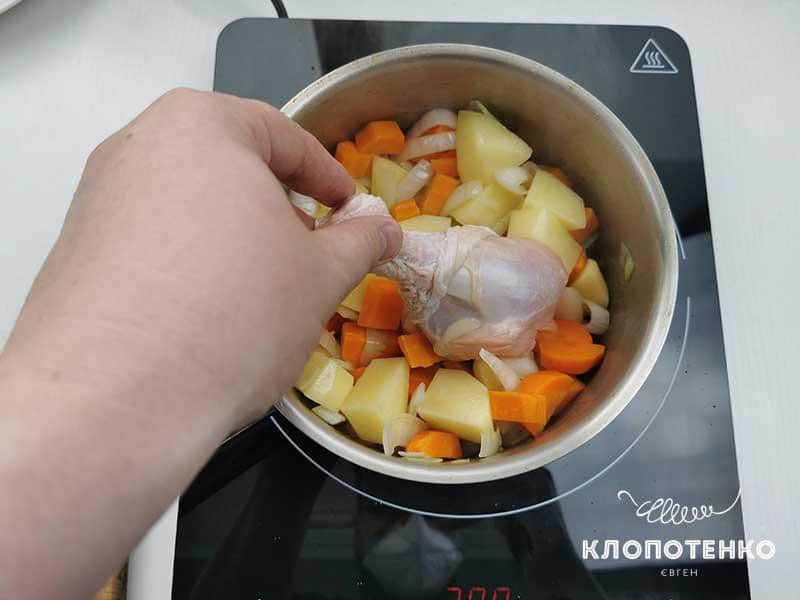 Добавьте курицу