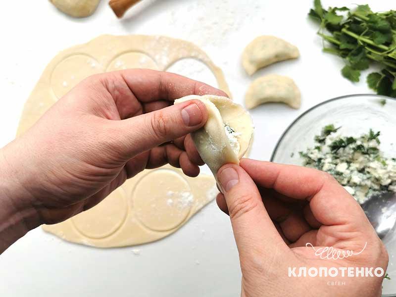 Защипните края каждого вареника