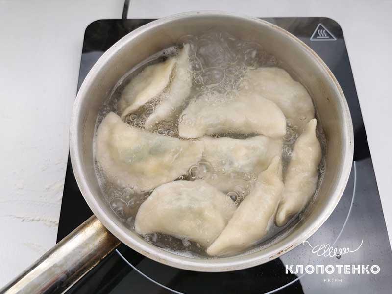 Варите вареники с крапивой