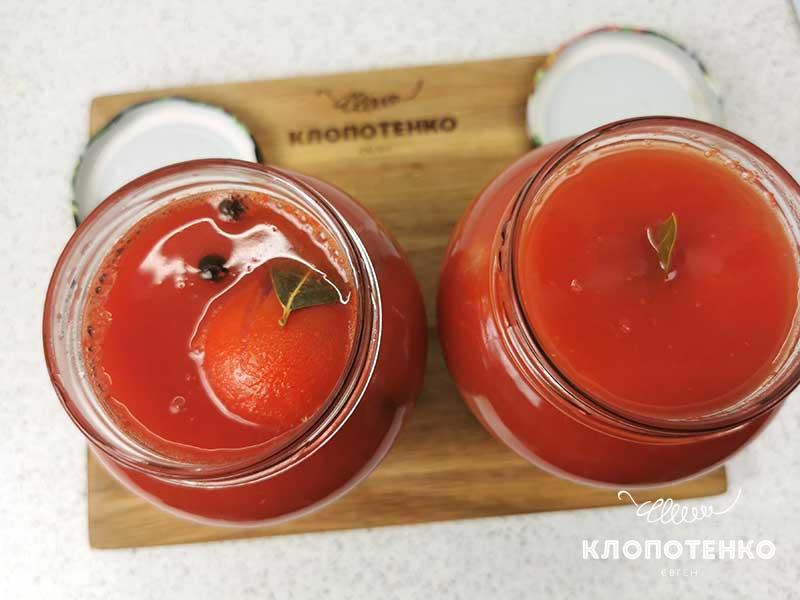 Перелейте сок в банки