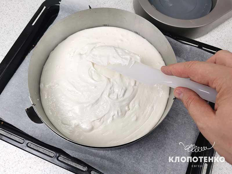 Распределите равномерно суфле