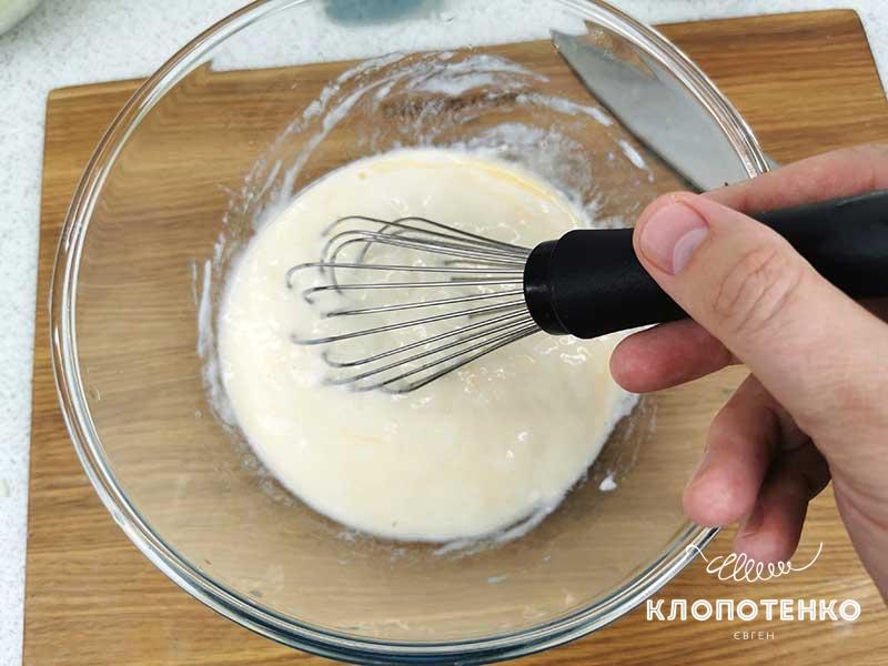 Приготовьте базовое тесто для оладий