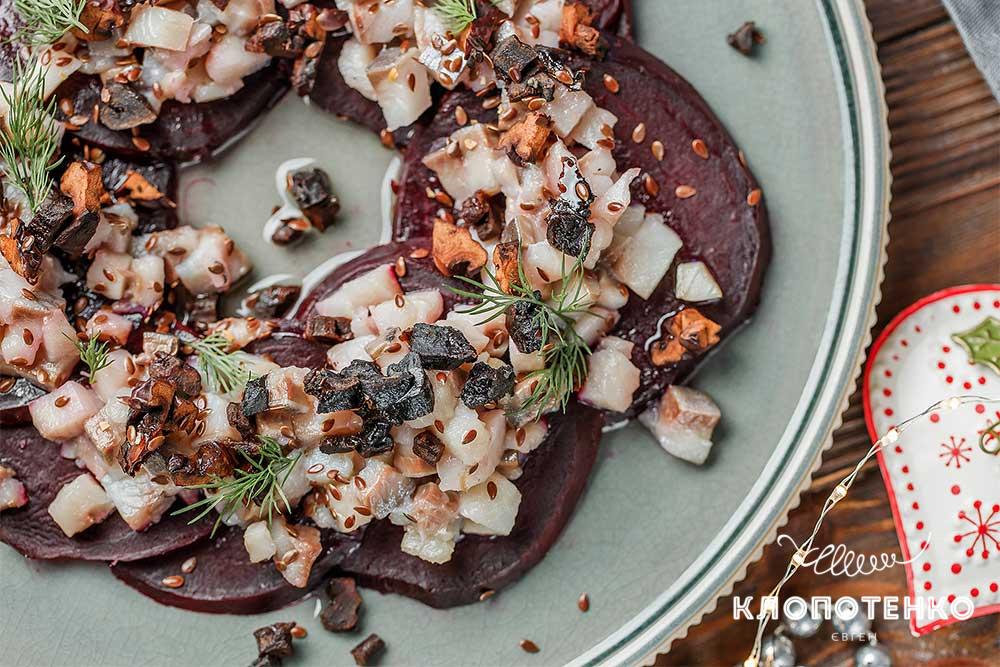 Закуска с селедкой