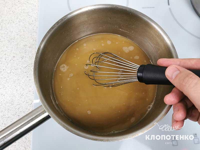 Приготовьте грибной соус