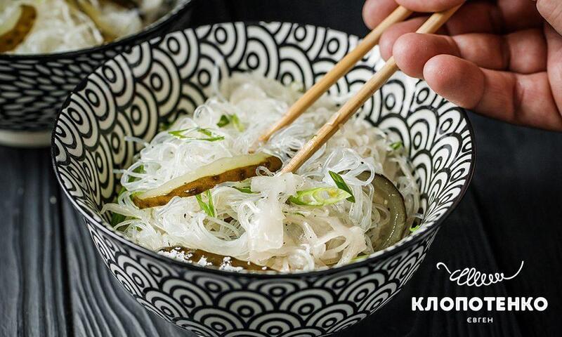 Фунчоза з квашеними овочами