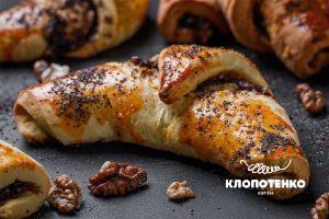 Kiflyky (rolls).