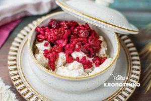Галушки с мясом и вишнями