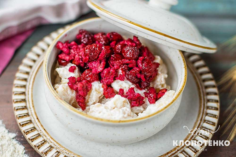 Як приготувати галушки з м'ясом і вишнями