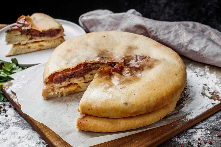 Осетинские пироги. Рецепт осетинского пирога с мясом, пирог с сыром ...