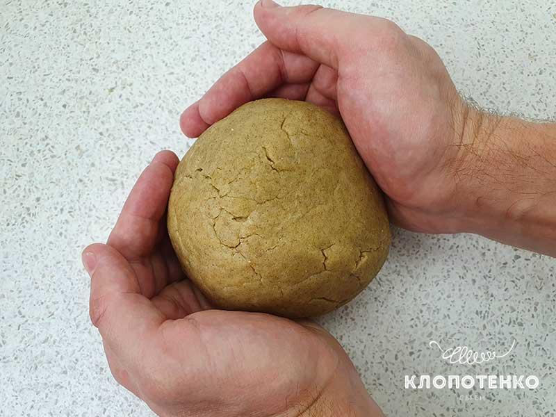 Тесто сформируйте в шар