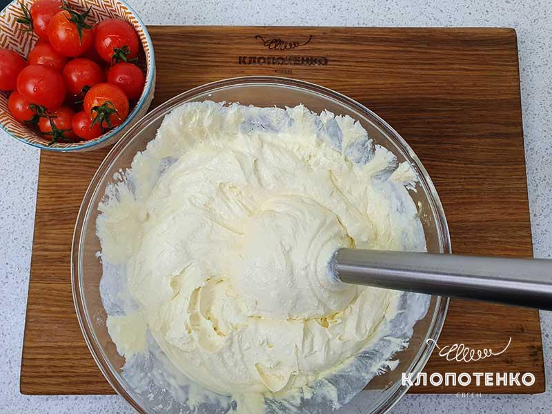 Перебейте массу погружным блендером