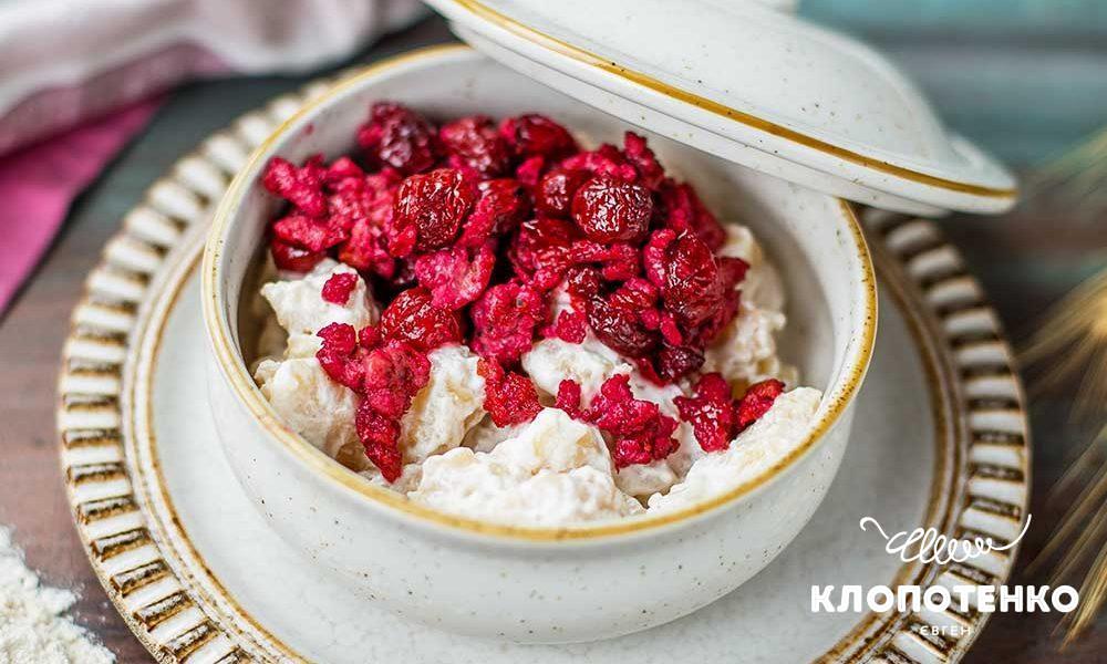 Poltava halushky with sour cherries and meat