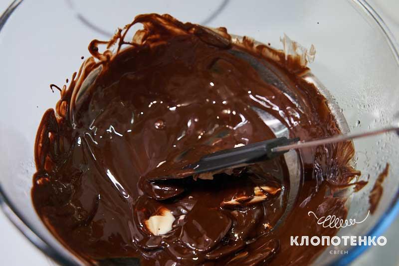 Растопите шоколад